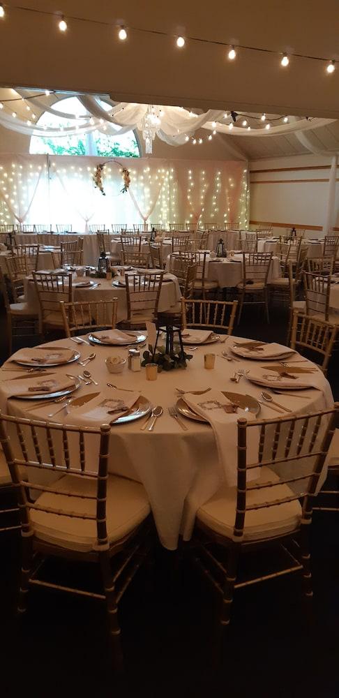 French Village Riverside Resort And Conference Centre מראה חיצוני תמונה