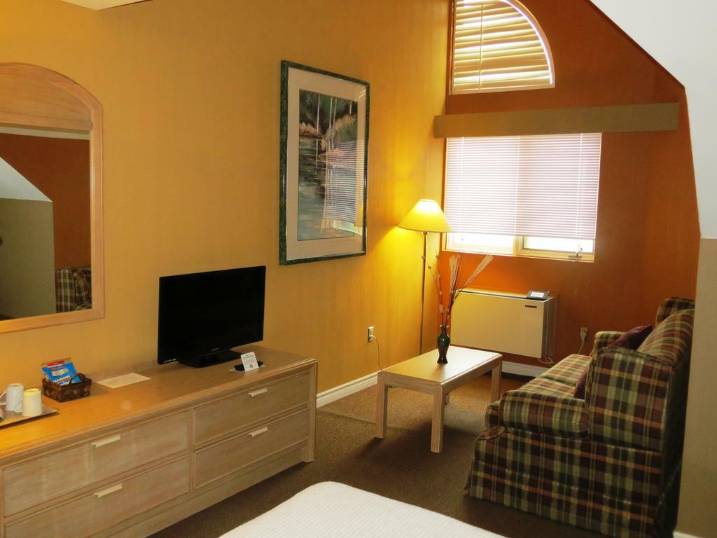 French Village Riverside Resort And Conference Centre מראה חיצוני תמונה